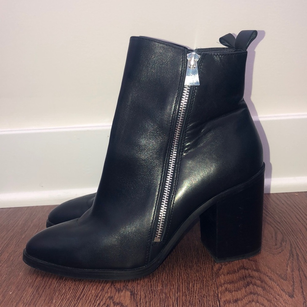 Steve Madden Black Leather “Tasha” Bootie Sz. 10